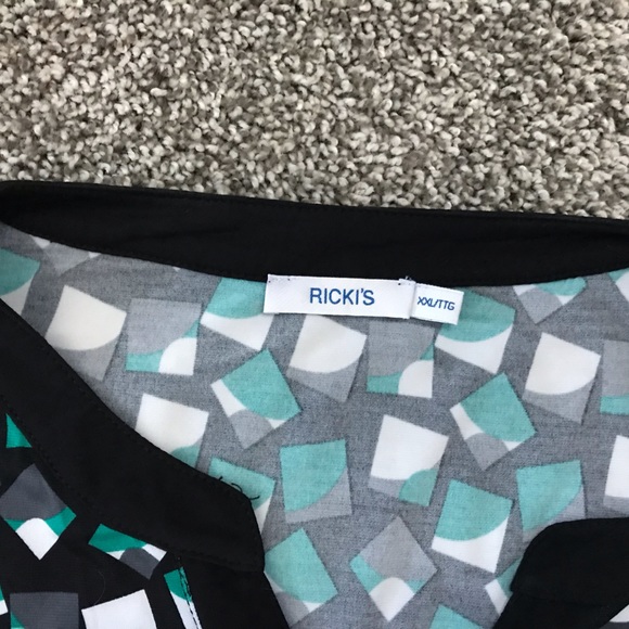 Ricki’s XXL Blouse - Picture 2 of 2
